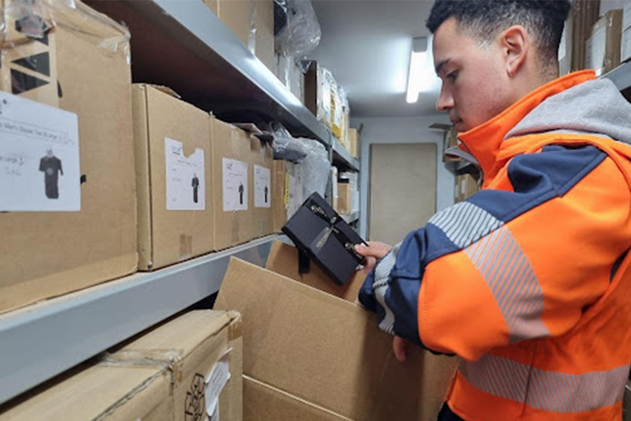 off-site merchandise storage<br />
