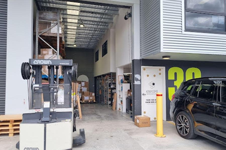 off-site merchandise storage<br />
