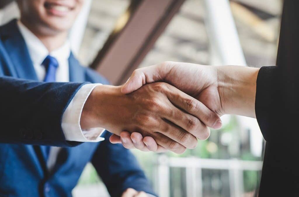 Welcome new staff with a handshake (pack)