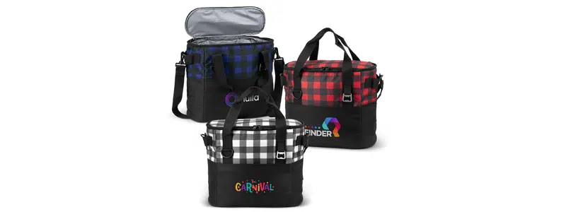 Cooler bags in retro colour palettes for outdoor use